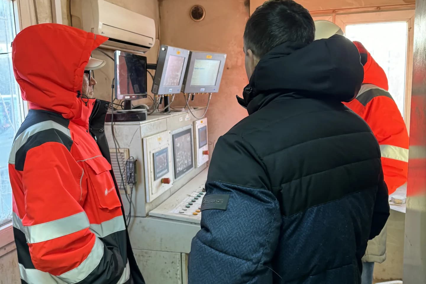Приёмка работы дробильного комплекса на пульте управления