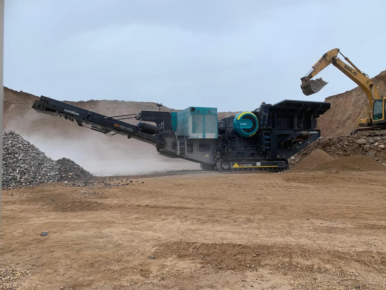 Щековая дробилка SUNWARD SP127JTD перерабатывает ПГС, Череповец